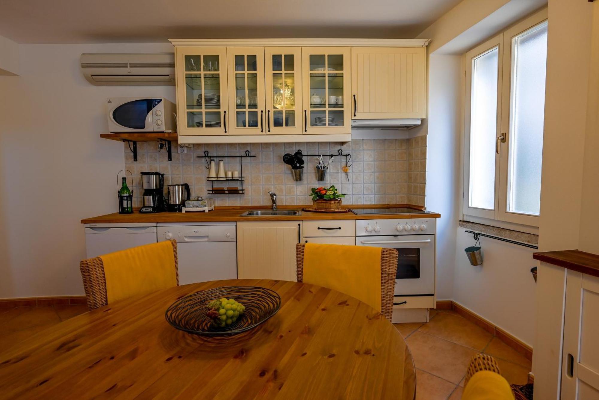 Alice Apartment With Balcony Ровинь Экстерьер фото