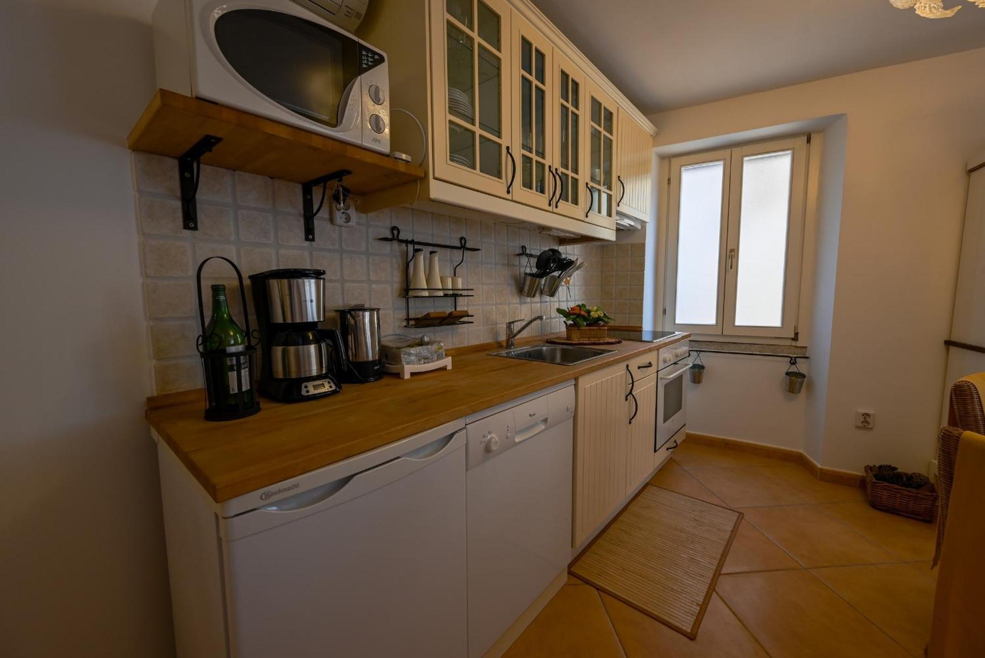Alice Apartment With Balcony Ровинь Экстерьер фото