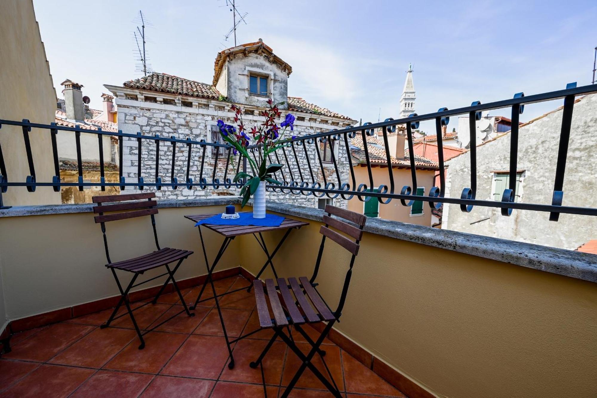 Alice Apartment With Balcony Ровинь Экстерьер фото