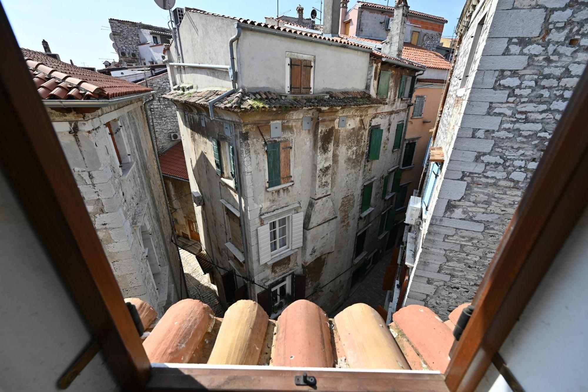 Alice Apartment With Balcony Ровинь Экстерьер фото
