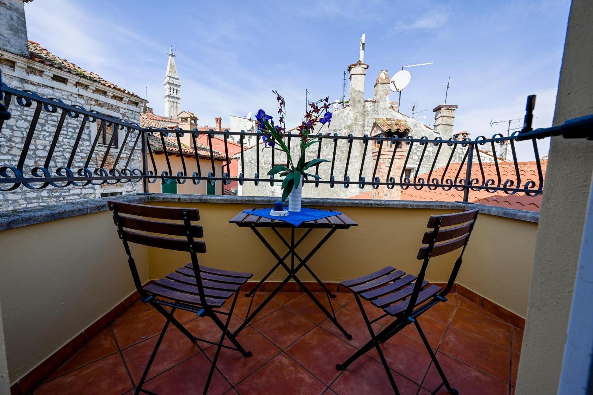 Alice Apartment With Balcony Ровинь Экстерьер фото